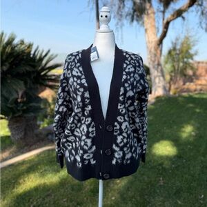 Universal Thread Grey & White Leopard Print Cardigan
